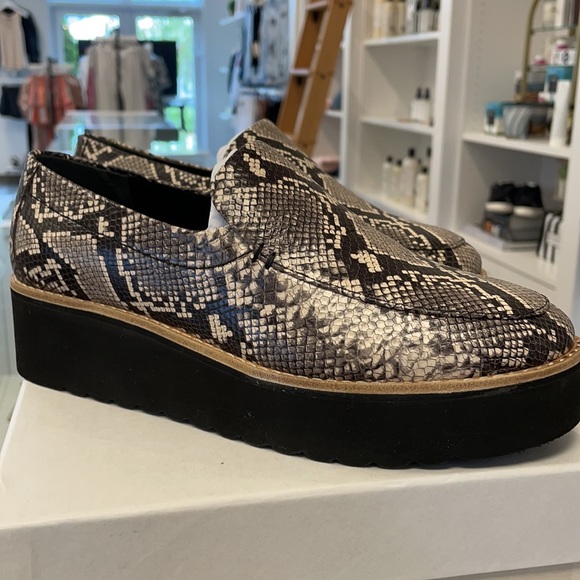Vince Zeta snake print leather platform loafer - Picture 2 of 5